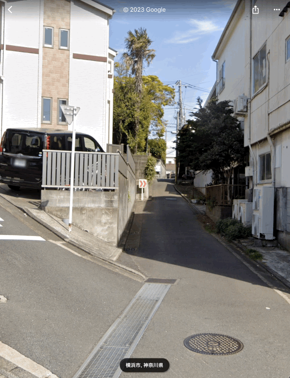 ロトナン横浜せまい道コラムのストリートビューの画像10です。