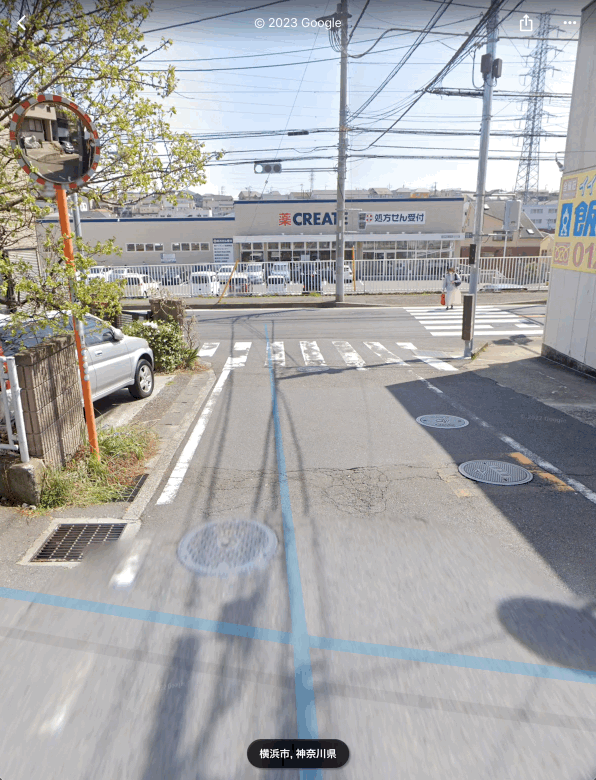 ロトナン横浜せまい道コラムのストリートビューの画像11です。